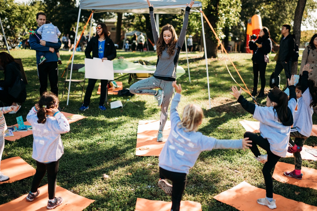 Family Yoga Classes in Chicago Parks! Saturdays 10-11 am, free to